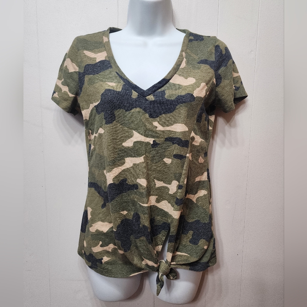 Express Top‎ XS Camouflage V-Neck Tie-Front Camo Short Sleeve Casual C324